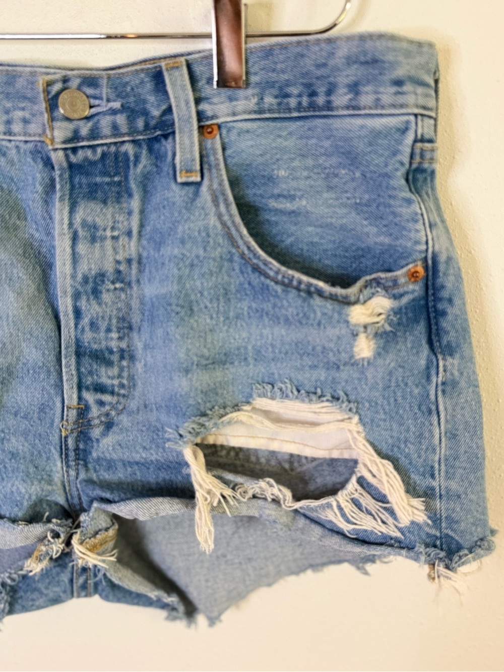 Levi’s 501 Distressed Cutoff Denim Shorts Light Wash Size 31 - Picture 3 of 8